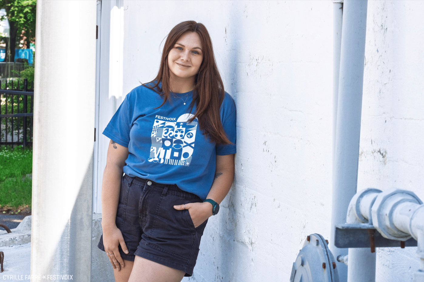 T-shirt affiche - bleu et blanc 2026