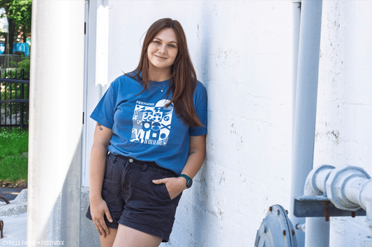 T-shirt affiche - bleu et blanc 2026
